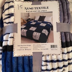 KING Size - Blue, black, white, Square print Blanket Throw Bedspread